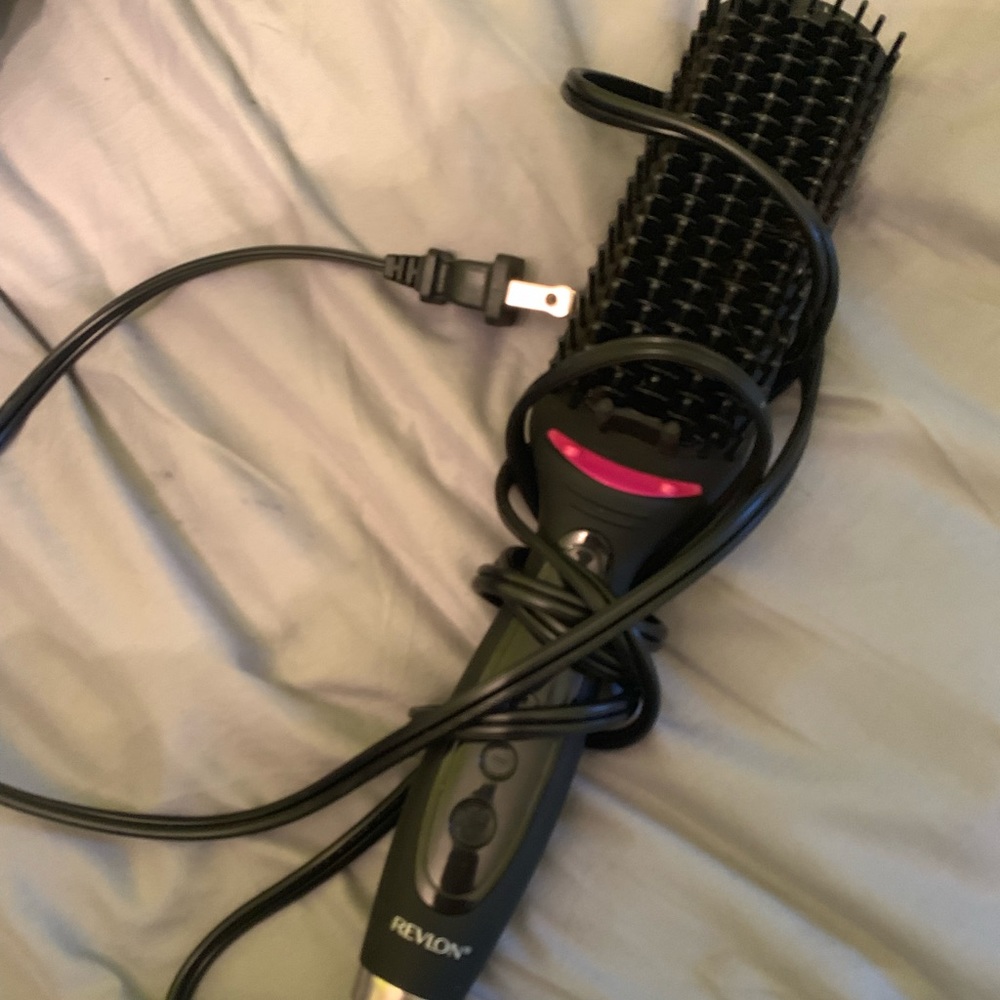 Revlon one step straightening brush